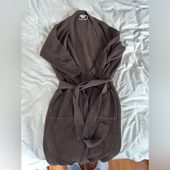 Sunday Citizen Robe - Picture 2 of 3